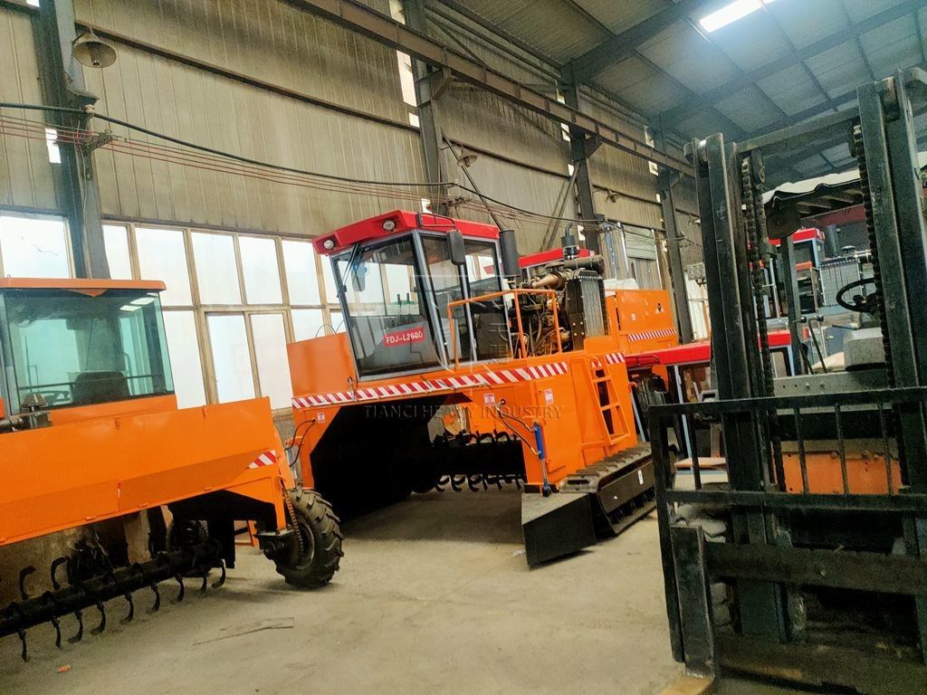 Crawler Type Manure Compost Turner Working Speed 6-10m/Min
