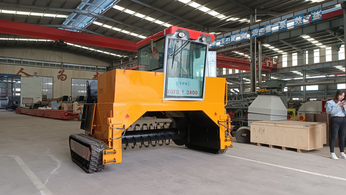 Animal Manure Fermentation Compost Equipment Crawler Type Compost Turner Machine