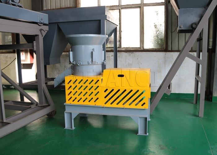 Flat-Die Granulator Fertilizer Production Line Low Energy Consumption Cylindrical Particles ISO9001 Certified
