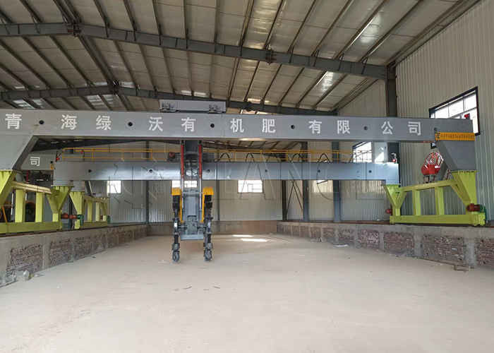 1200-3000mm Wheel Type Soybean Residue / Corn Stalks Composting Turner Machine
