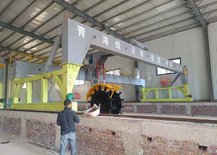 Fermenting Compost Wheel Type Compost Turner For Animal Manure
